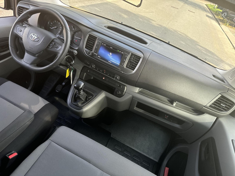 Foto van Toyota Proace Shuttle